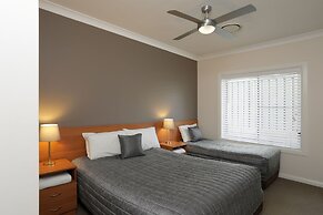 Cadman Motor Inn & Apartments