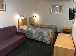 Edgecliff Lodge Motel