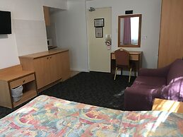 Edgecliff Lodge Motel