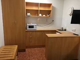 Edgecliff Lodge Motel