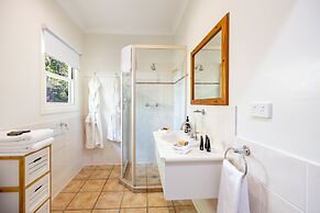 Camelot Boutique Accommodations