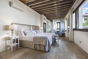 Shine Albayzín Hotel