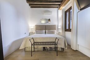 Shine Albayzín Hotel