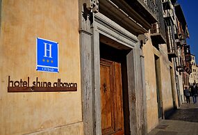 Shine Albayzín Hotel