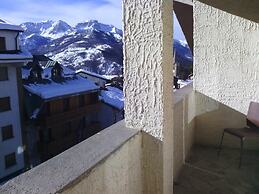 Hotel Holiday Debili