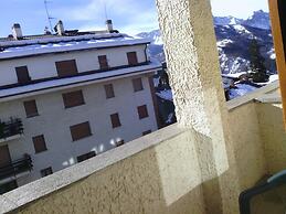 Hotel Holiday Debili