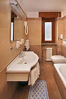 Hotel Holiday Debili