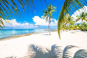The Grandview Condos on Seven Mile Beach