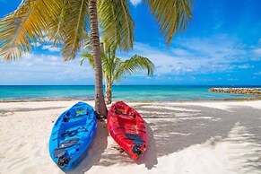 The Grandview Condos on Seven Mile Beach