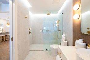 The Grandview Condos on Seven Mile Beach