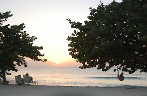 The Grandview Condos on Seven Mile Beach