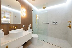 The Grandview Condos on Seven Mile Beach