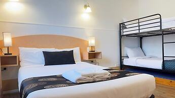 Parkville Motel
