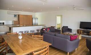 Apollo Jewel Beachfront Apartments