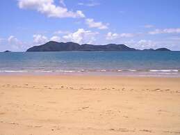 Apollo Jewel Beachfront Apartments