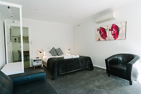 Alpine Riverside Cottages