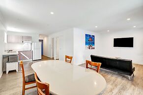 Montego Mermaid Beach Motel