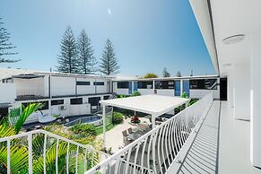 Montego Mermaid Beach Motel