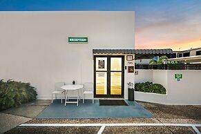 Montego Mermaid Beach Motel