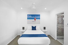 Montego Mermaid Beach Motel