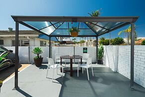 Montego Mermaid Beach Motel