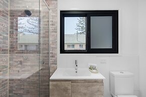 Montego Mermaid Beach Motel