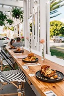 Montego Mermaid Beach Motel