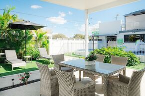 Montego Mermaid Beach Motel