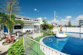 Montego Mermaid Beach Motel