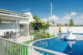 Montego Mermaid Beach Motel