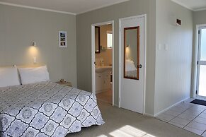 Ash Grove Boutique Motel