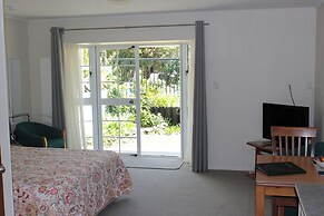 Ash Grove Boutique Motel