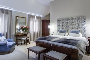 Riverside Boutique Hotel