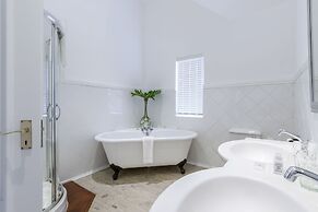 Riverside Boutique Hotel