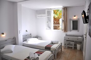Akrotiri Hotel