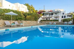 Akrotiri Hotel