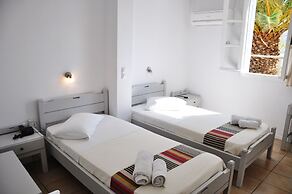 Akrotiri Hotel