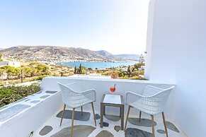 Akrotiri Hotel