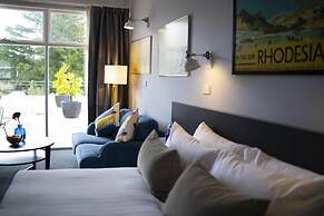 The Oriana Orange - Retro Hotel & Resort