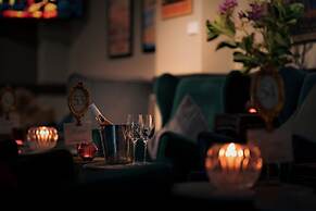 The Oriana Orange - Retro Hotel & Resort