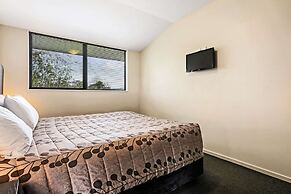 Quality Suites Amore