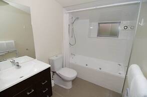 Quality Suites Amore