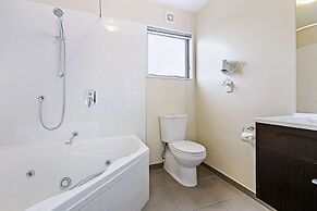 Quality Suites Amore