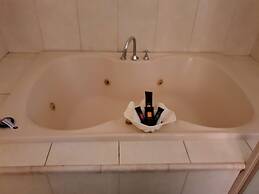 Australian Heritage Motor Inn