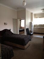 Australian Heritage Motor Inn