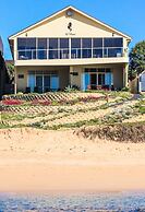 Al Mare Beachfront Retreat