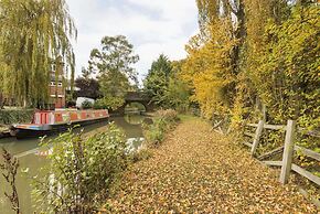 Days Inn by Wyndham Watford Gap