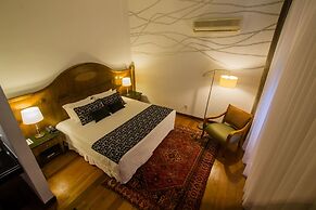 Johnscher by SJ - San Juan Curitiba