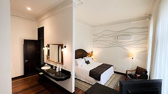 Johnscher by SJ - San Juan Curitiba