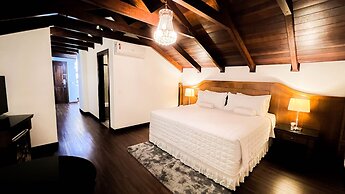 Johnscher by SJ - San Juan Curitiba